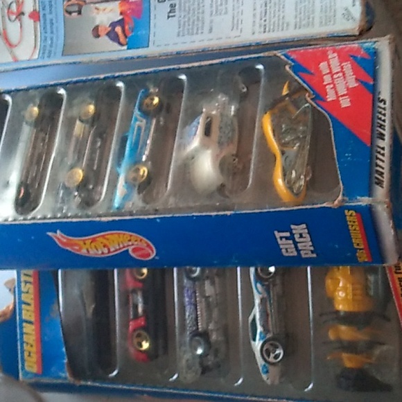 1997 Vtg Hot Wheels 5 Car Gift Pack Volcano Blowout  #18835 Diecast - Picture 4 of 11